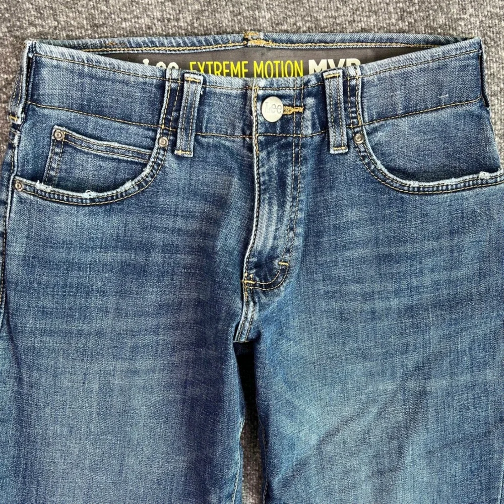 Lee Jeans Mens 28x28 Blue Extreme Motion MVP Straight Tapered Fit Stretch Denim